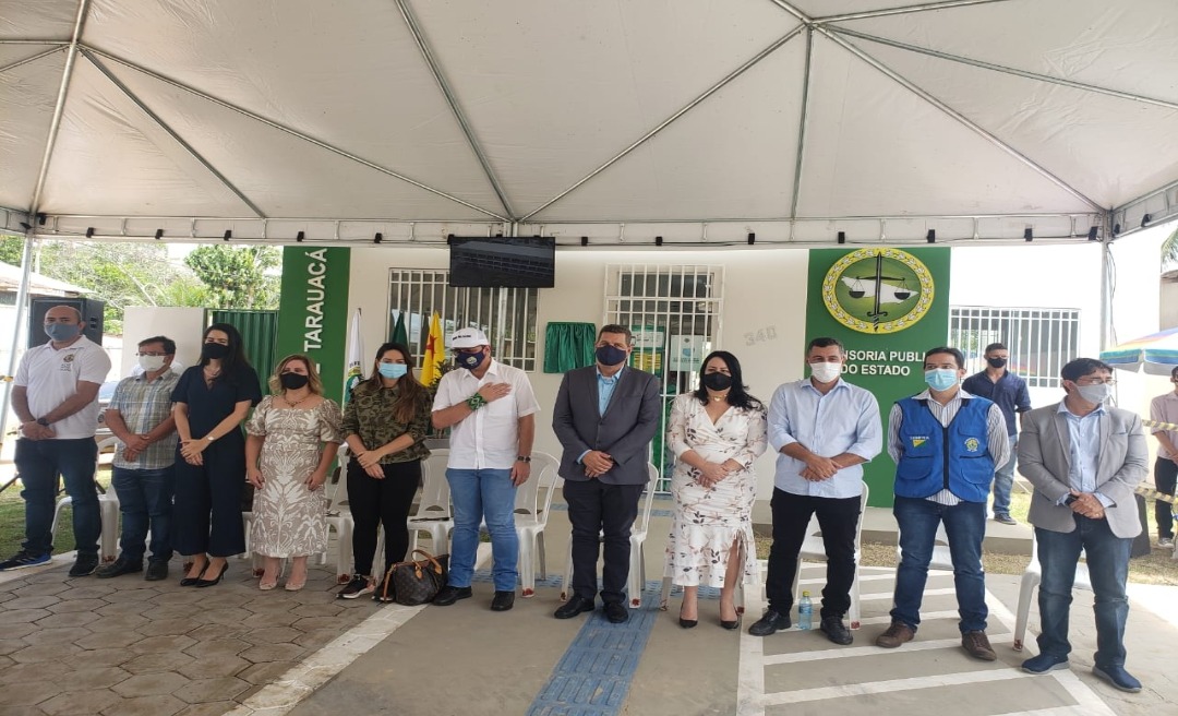 Em Tarauacá, na inauguração da sede da Defensoria, Gladson evita Rocha e clima fica pesado entre os dois